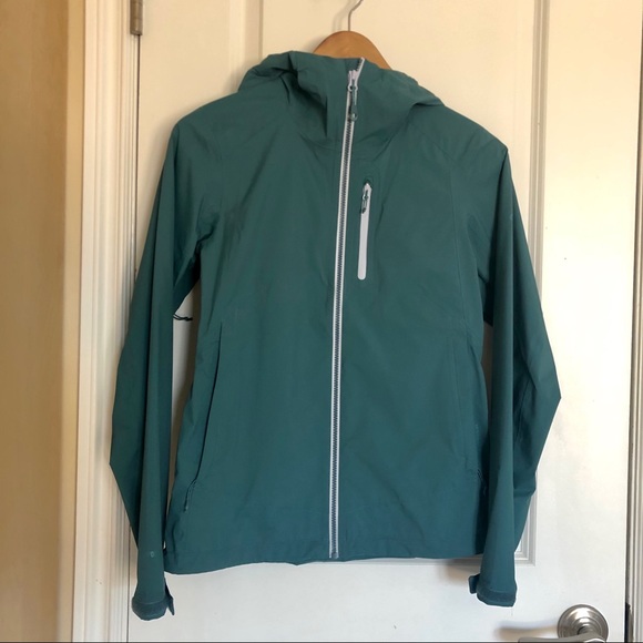 Mountain Hardwear Jackets & Blazers - NWT Mountain Hardwear Hooded Rain Jacket Shell